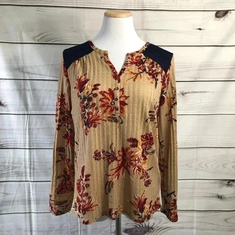 Lee Henley Top Womens Medium Tan Floral Pointelle Lace Shoulder Roll Tab Sleeve